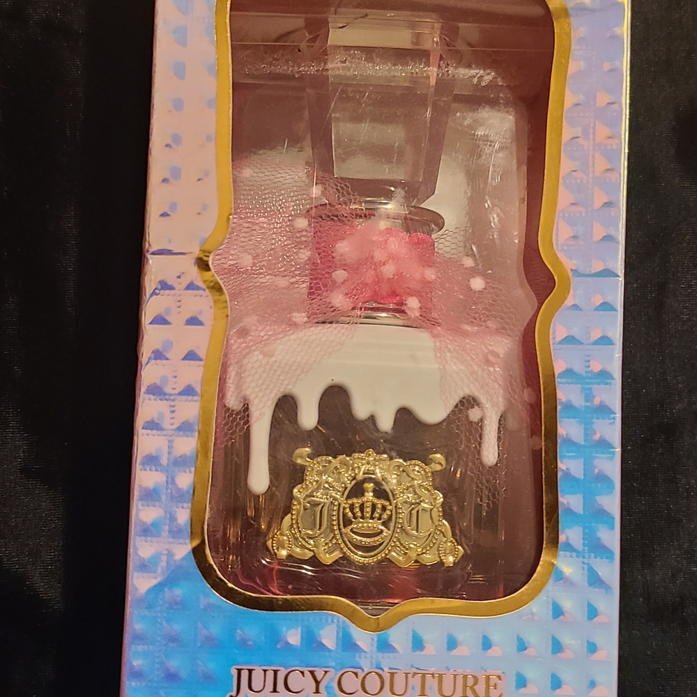 Juicy Couture Viva La Juicy Sucré Box with Gold and Pink Accents